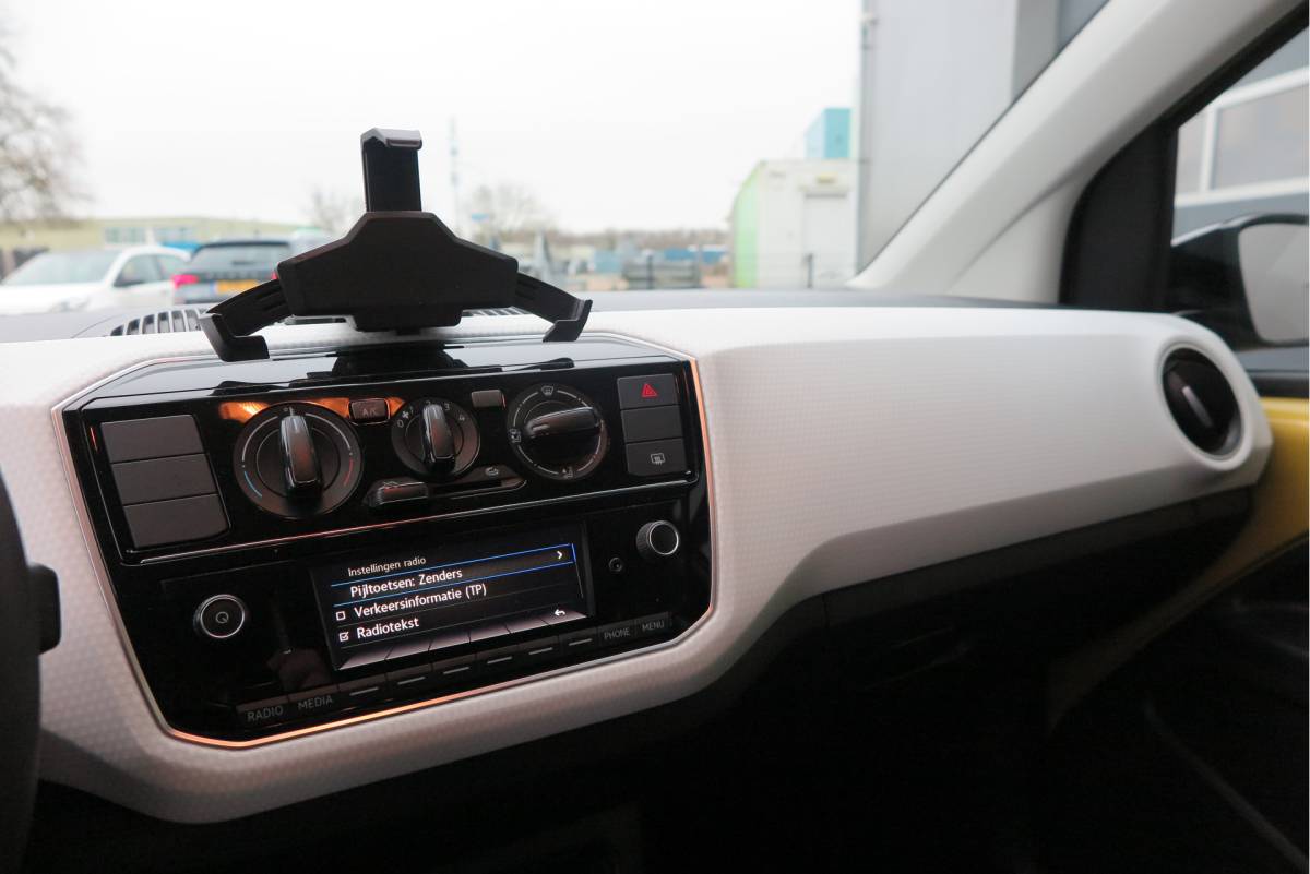 Volkswagen up! Volkswagen Up! 1.0 BMT 44kw 60pk move up! ,Bleutooth telefoon, Lichtmetalen velgen 17″, Led ,Navi via Maps & more , Cruisecontrol tegen €500,- meerprijs
