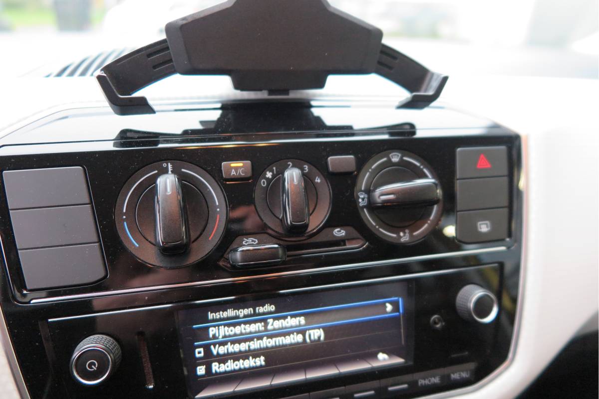 Volkswagen up! Volkswagen Up! 1.0 BMT 44kw 60pk move up! ,Bleutooth telefoon, Lichtmetalen velgen 17″, Led ,Navi via Maps & more , Cruisecontrol tegen €500,- meerprijs