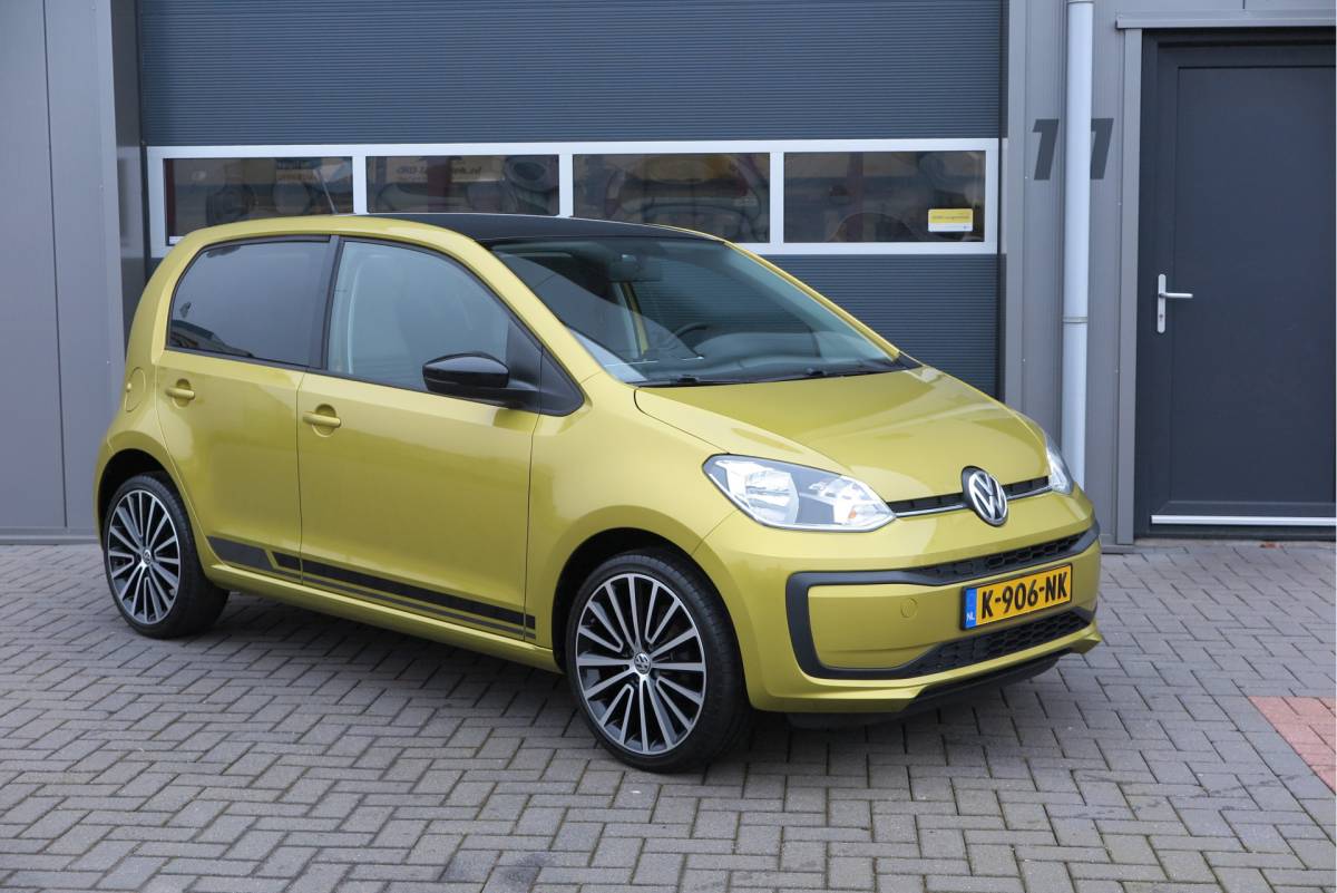 Volkswagen up! Volkswagen Up! 1.0 BMT 44kw 60pk move up! ,Bleutooth telefoon, Lichtmetalen velgen 17″, Led ,Navi via Maps & more , Cruisecontrol tegen €500,- meerprijs