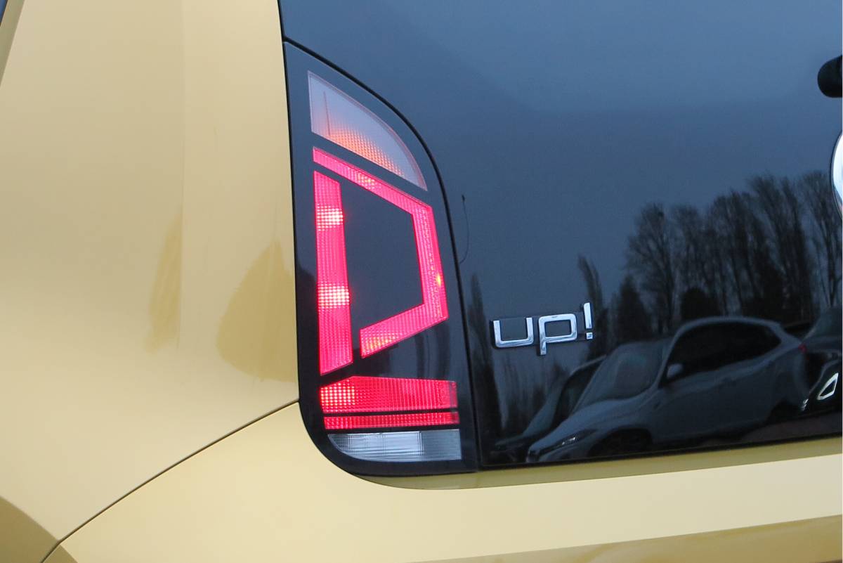 Volkswagen up! Volkswagen Up! 1.0 BMT 44kw 60pk move up! ,Bleutooth telefoon, Lichtmetalen velgen 17″, Led ,Navi via Maps & more , Cruisecontrol tegen €500,- meerprijs