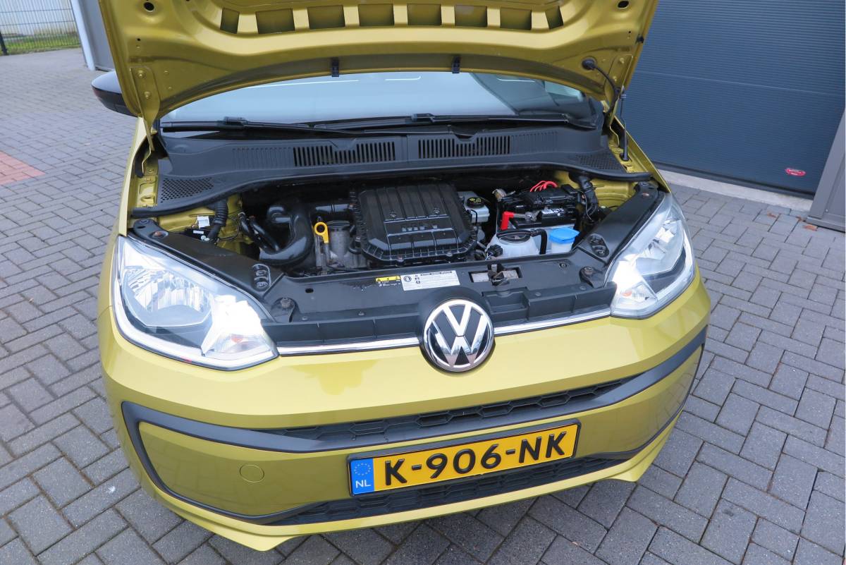 Volkswagen up! Volkswagen Up! 1.0 BMT 44kw 60pk move up! ,Bleutooth telefoon, Lichtmetalen velgen 17″, Led ,Navi via Maps & more , Cruisecontrol tegen €500,- meerprijs