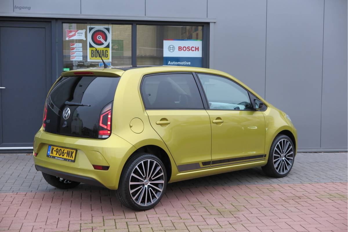 Volkswagen up! Volkswagen Up! 1.0 BMT 44kw 60pk move up! ,Bleutooth telefoon, Lichtmetalen velgen 17″, Led ,Navi via Maps & more , Cruisecontrol tegen €500,- meerprijs