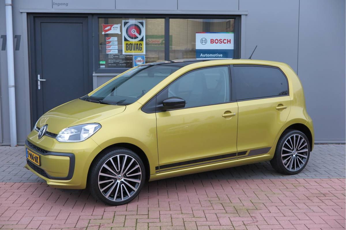 Volkswagen up! Volkswagen Up! 1.0 BMT 44kw 60pk move up! ,Bleutooth telefoon, Lichtmetalen velgen 17″, Led ,Navi via Maps & more , Cruisecontrol tegen €500,- meerprijs