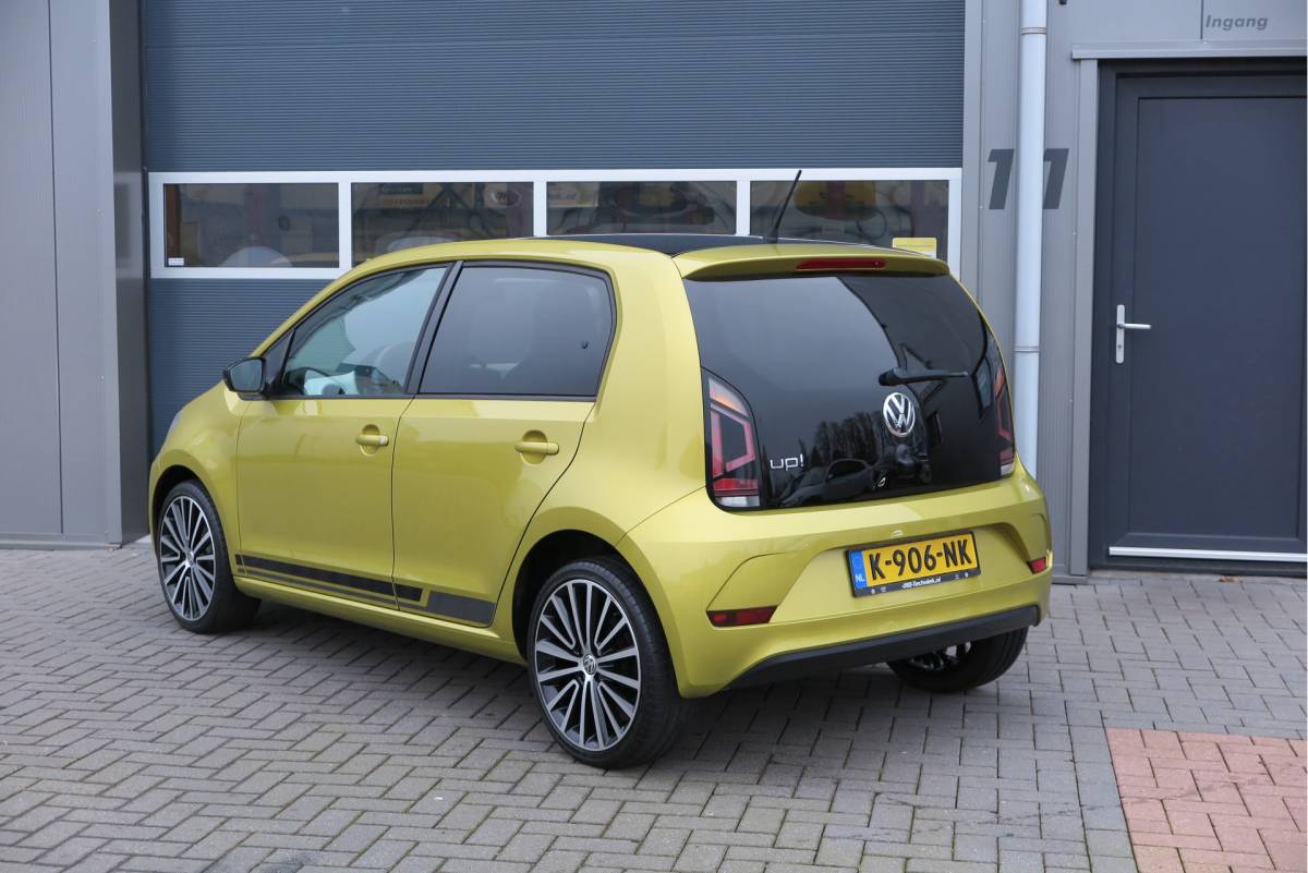 Volkswagen up! Volkswagen Up! 1.0 BMT 44kw 60pk move up! ,Bleutooth telefoon, Lichtmetalen velgen 17″, Led ,Navi via Maps & more , Cruisecontrol tegen €500,- meerprijs