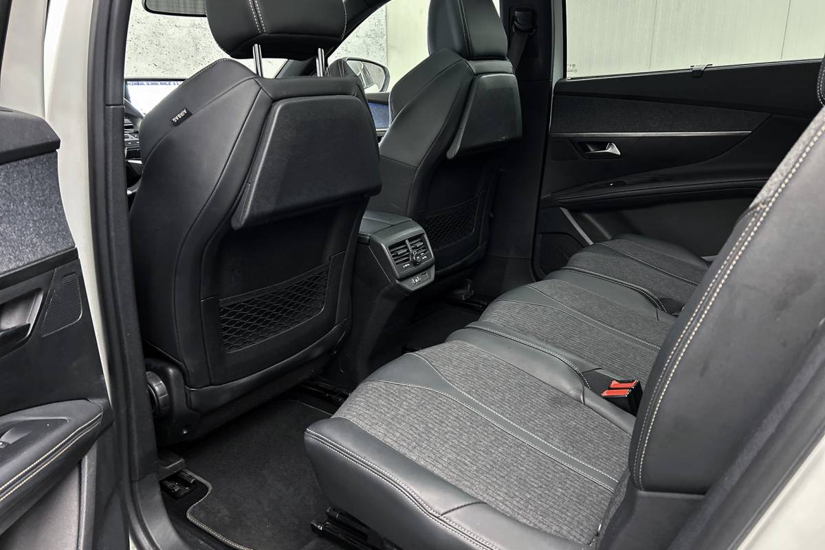 Peugeot 5008 Peugeot 5008 1.2 PureTech GT-Line | Half leder | Panoramadak | Adaptieve cruise control