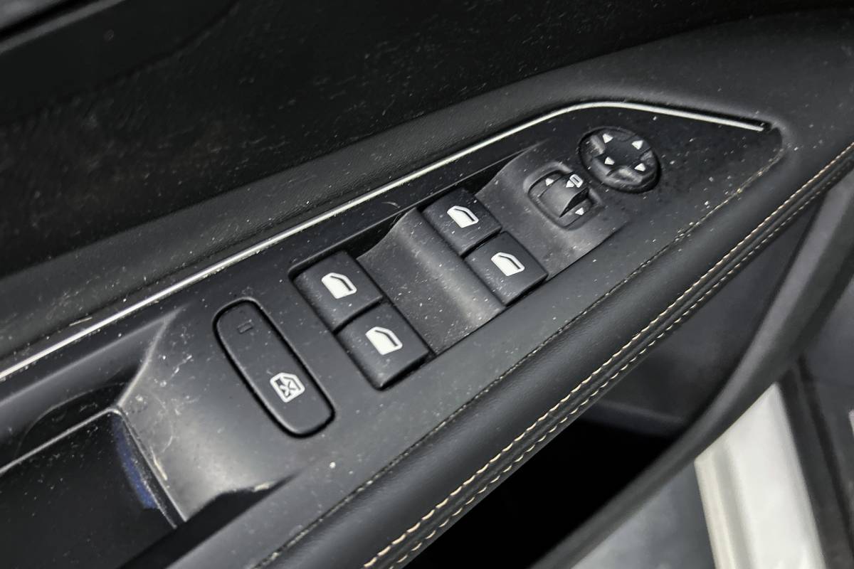 Peugeot 5008 Peugeot 5008 1.2 PureTech GT-Line | Half leder | Panoramadak | Adaptieve cruise control