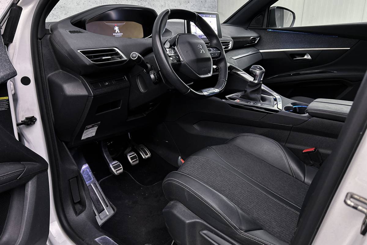 Peugeot 5008 Peugeot 5008 1.2 PureTech GT-Line | Half leder | Panoramadak | Adaptieve cruise control