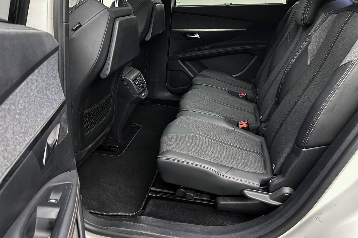Peugeot 5008 Peugeot 5008 1.2 PureTech GT-Line | Half leder | Panoramadak | Adaptieve cruise control