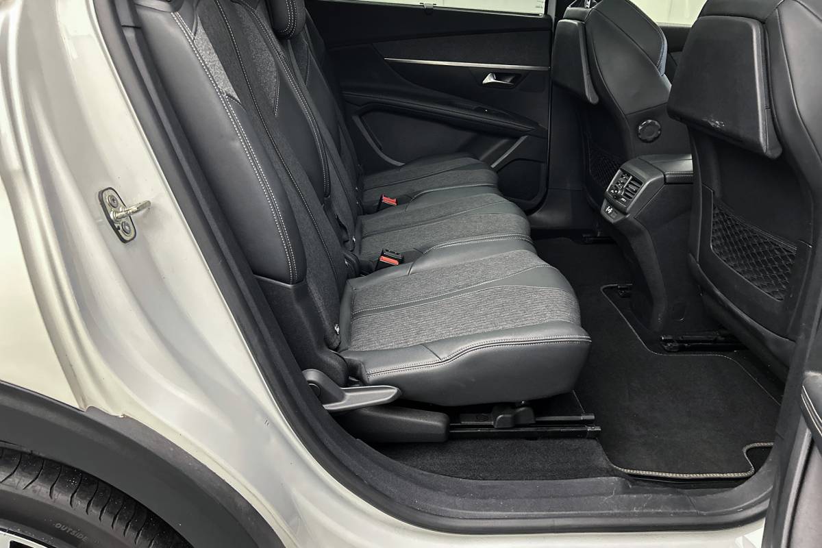 Peugeot 5008 Peugeot 5008 1.2 PureTech GT-Line | Half leder | Panoramadak | Adaptieve cruise control