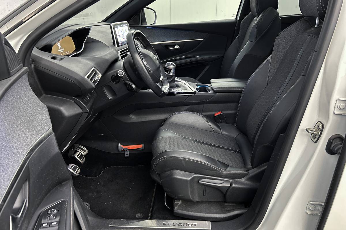 Peugeot 5008 Peugeot 5008 1.2 PureTech GT-Line | Half leder | Panoramadak | Adaptieve cruise control