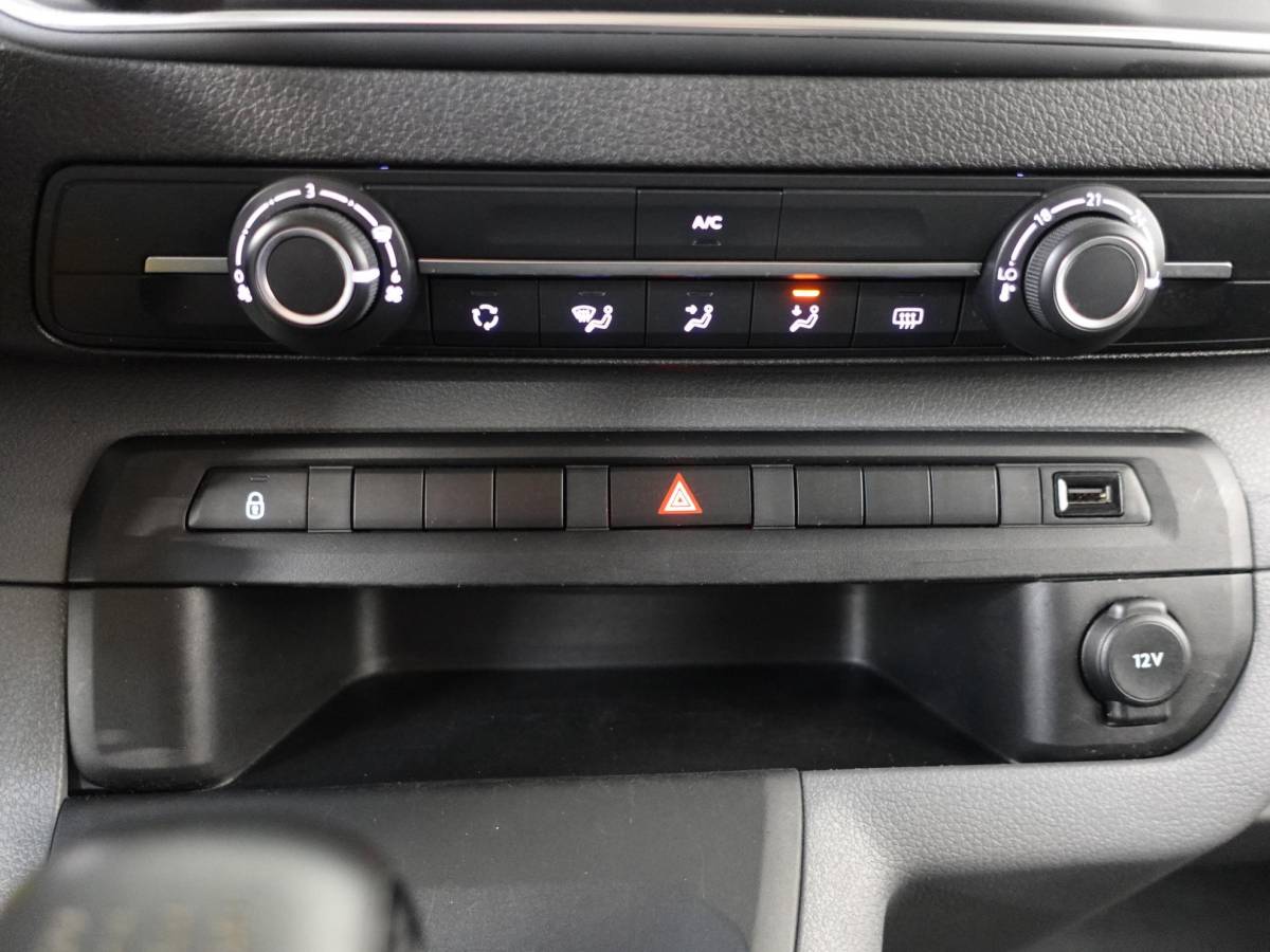 Toyota ProAce Toyota PROACE Shuttle 1.5 D-4D Navigator Long L3H1 9persoons PERSONENBUS Navigatie Parkeersensoren Carplay Cruise Control DAB