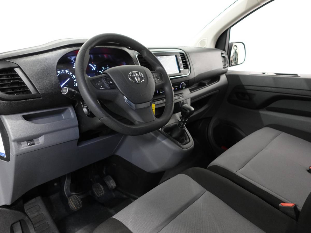Toyota ProAce Toyota PROACE Shuttle 1.5 D-4D Navigator Long L3H1 9persoons PERSONENBUS Navigatie Parkeersensoren Carplay Cruise Control DAB