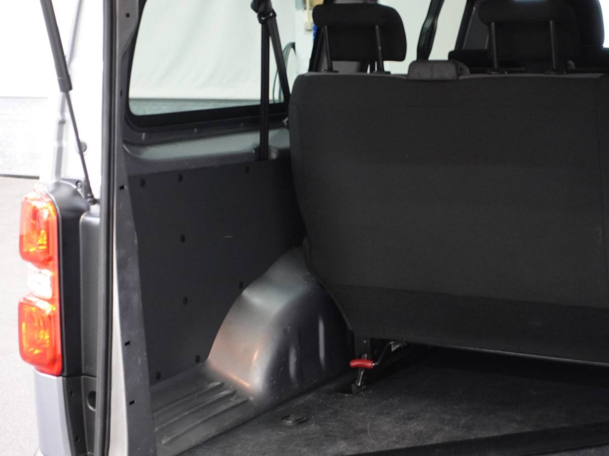 Toyota ProAce Toyota PROACE Shuttle 1.5 D-4D Navigator Long L3H1 9persoons PERSONENBUS Navigatie Parkeersensoren Carplay Cruise Control DAB