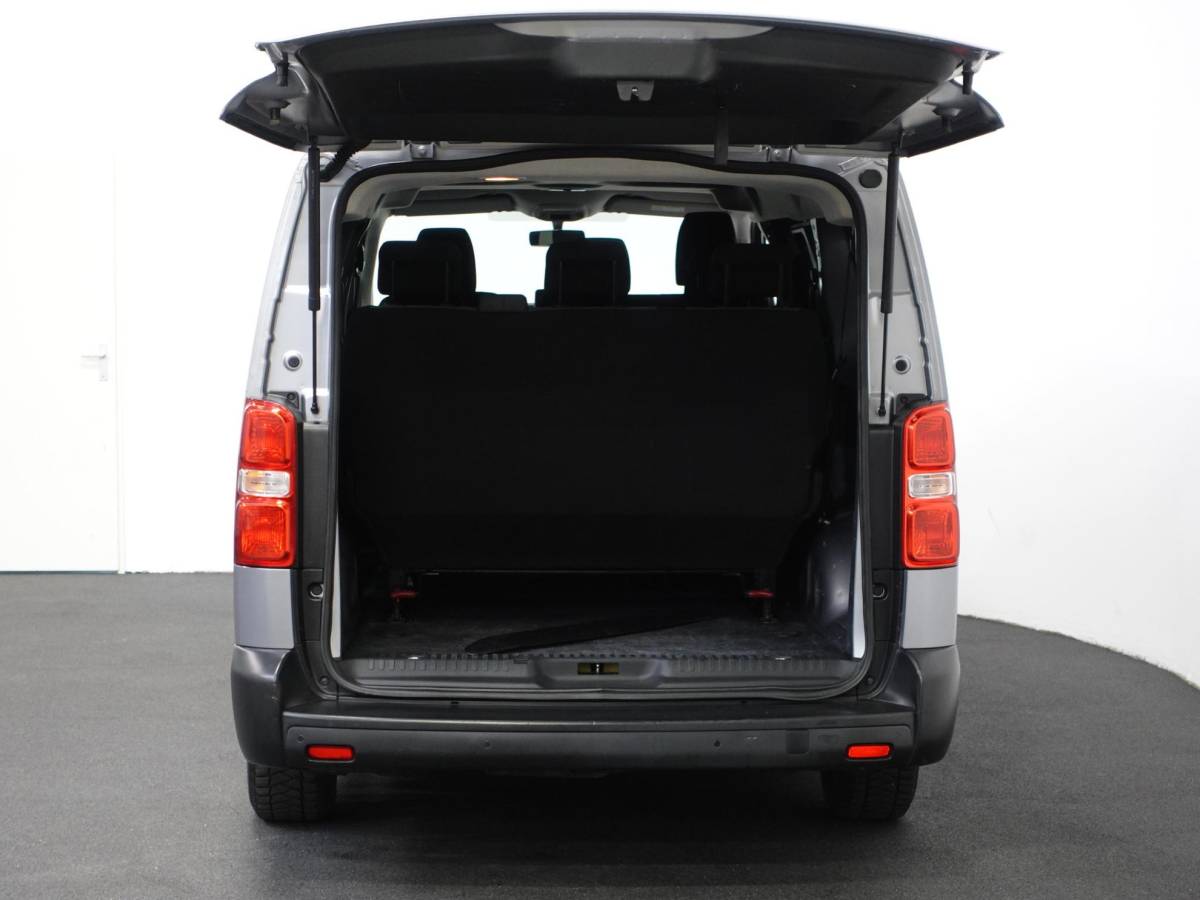 Toyota ProAce Toyota PROACE Shuttle 1.5 D-4D Navigator Long L3H1 9persoons PERSONENBUS Navigatie Parkeersensoren Carplay Cruise Control DAB