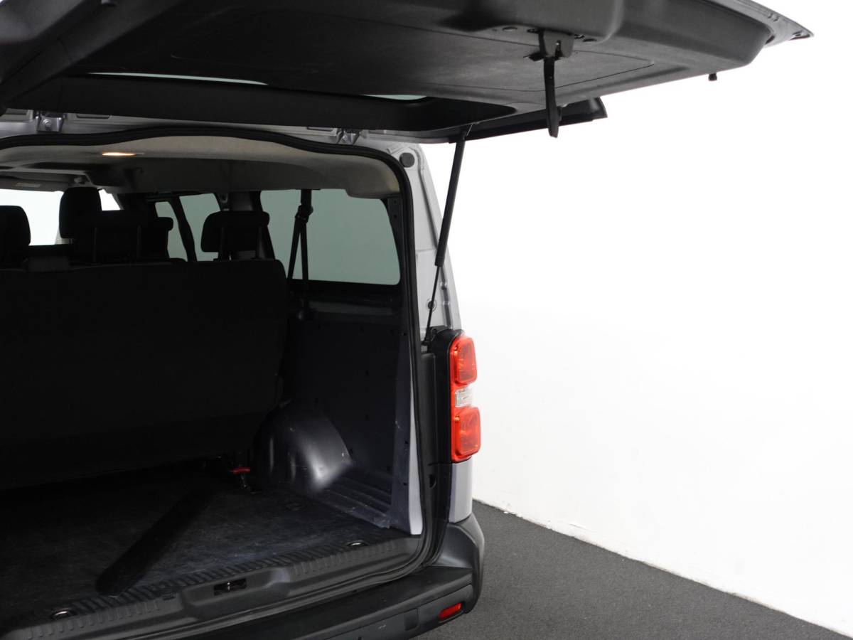Toyota ProAce Toyota PROACE Shuttle 1.5 D-4D Navigator Long L3H1 9persoons PERSONENBUS Navigatie Parkeersensoren Carplay Cruise Control DAB