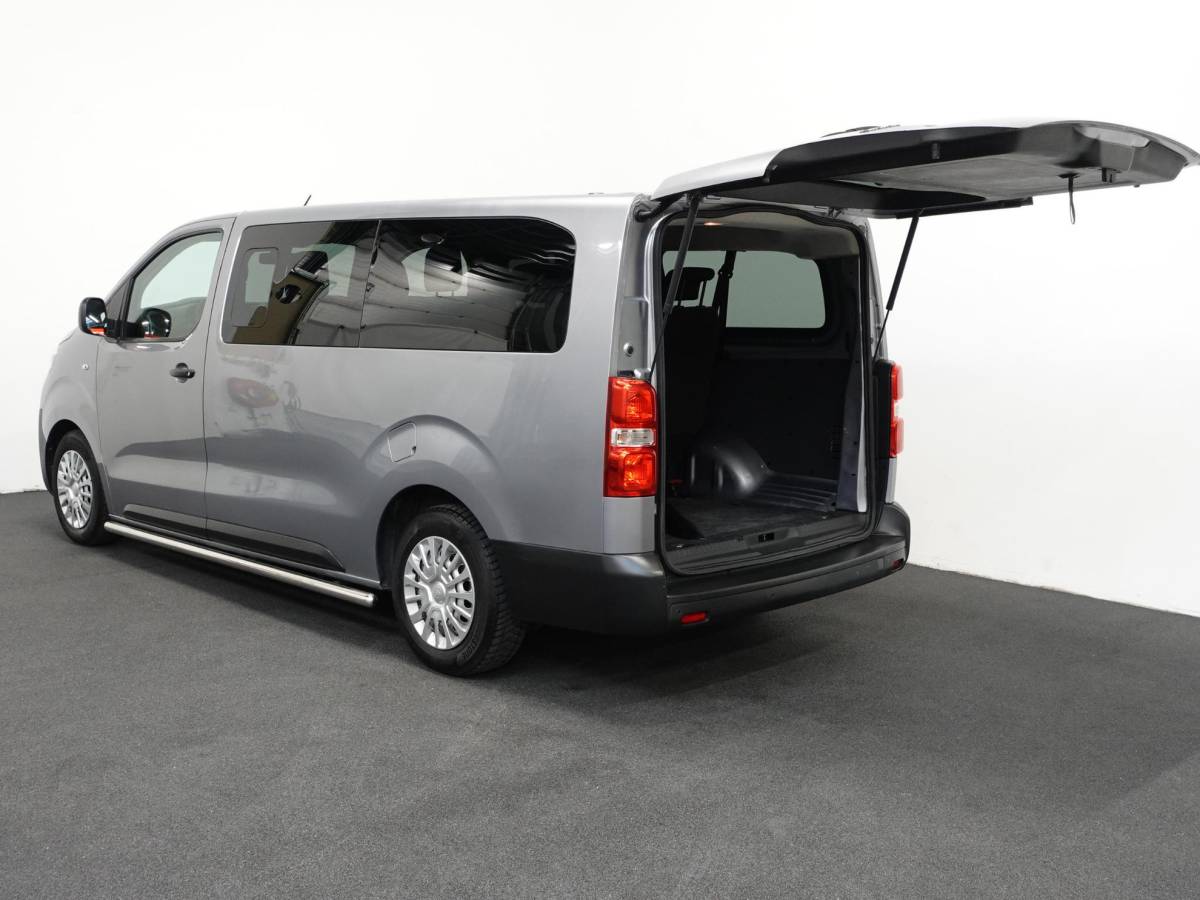 Toyota ProAce Toyota PROACE Shuttle 1.5 D-4D Navigator Long L3H1 9persoons PERSONENBUS Navigatie Parkeersensoren Carplay Cruise Control DAB