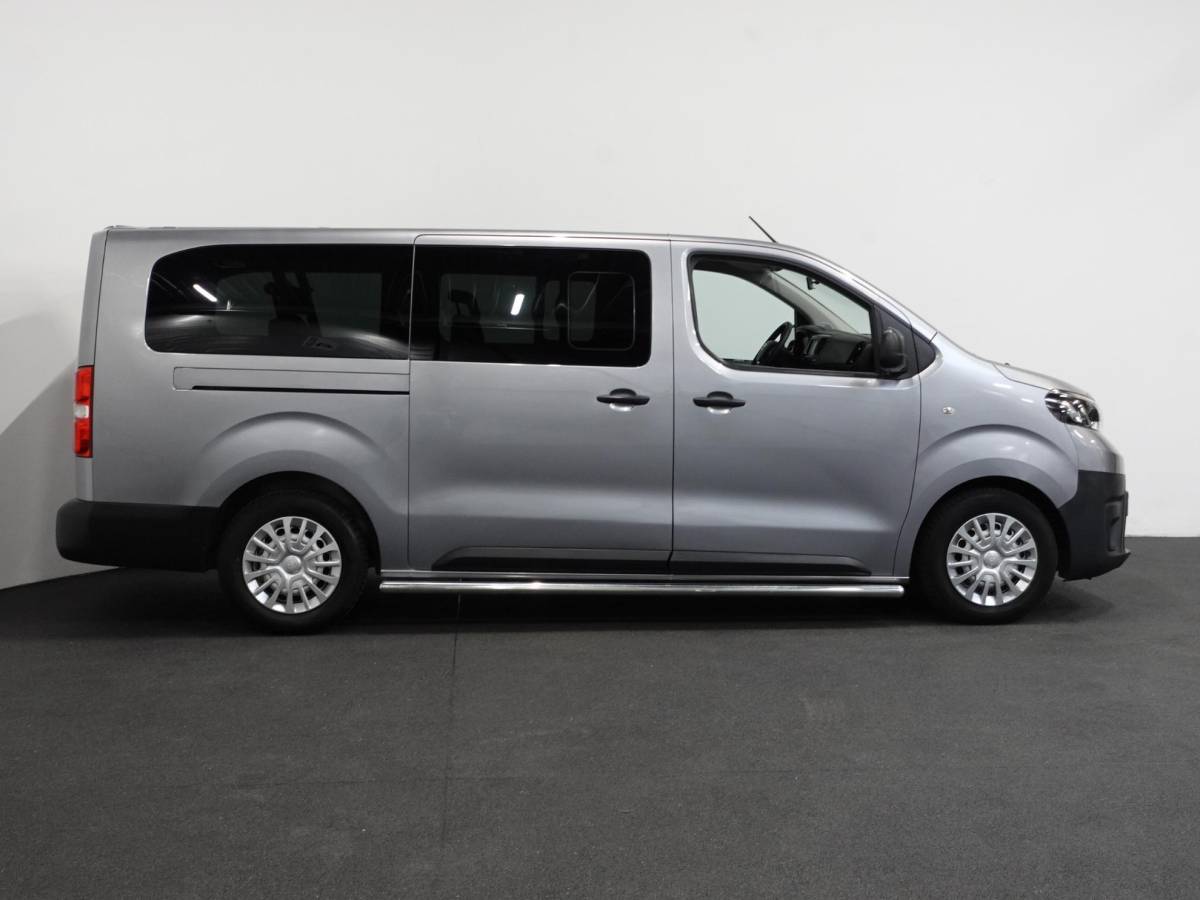 Toyota ProAce Toyota PROACE Shuttle 1.5 D-4D Navigator Long L3H1 9persoons PERSONENBUS Navigatie Parkeersensoren Carplay Cruise Control DAB
