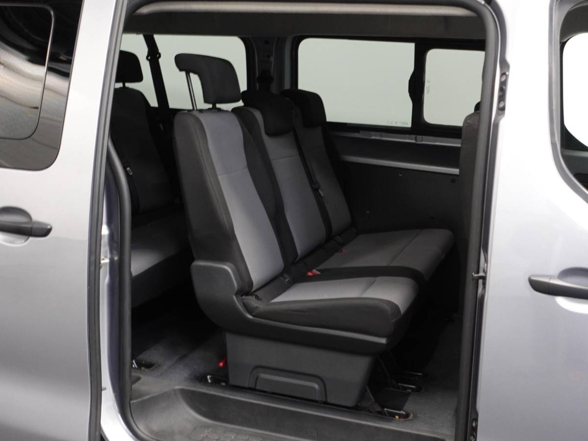 Toyota ProAce Toyota PROACE Shuttle 1.5 D-4D Navigator Long L3H1 9persoons PERSONENBUS Navigatie Parkeersensoren Carplay Cruise Control DAB