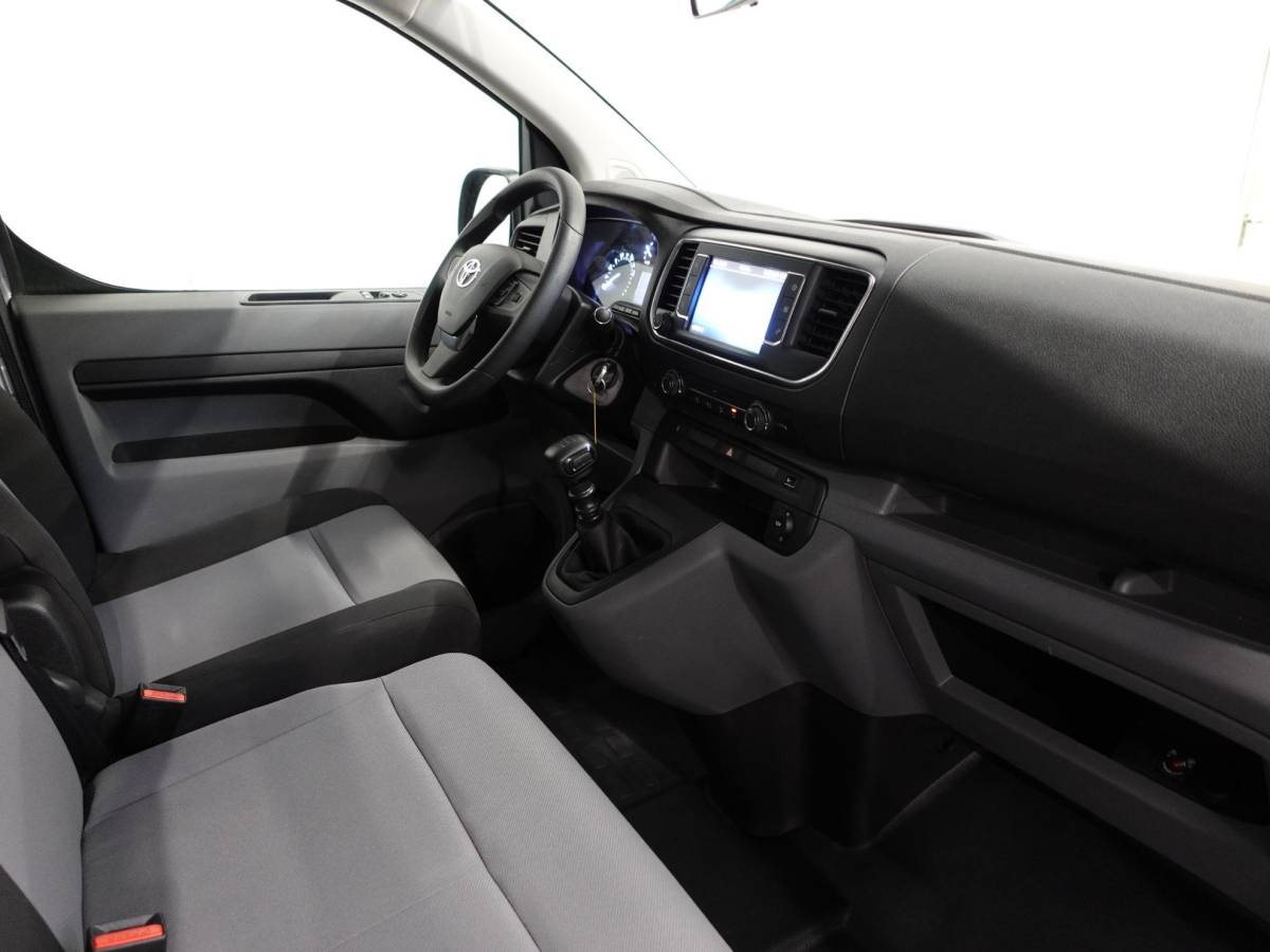 Toyota ProAce Toyota PROACE Shuttle 1.5 D-4D Navigator Long L3H1 9persoons PERSONENBUS Navigatie Parkeersensoren Carplay Cruise Control DAB