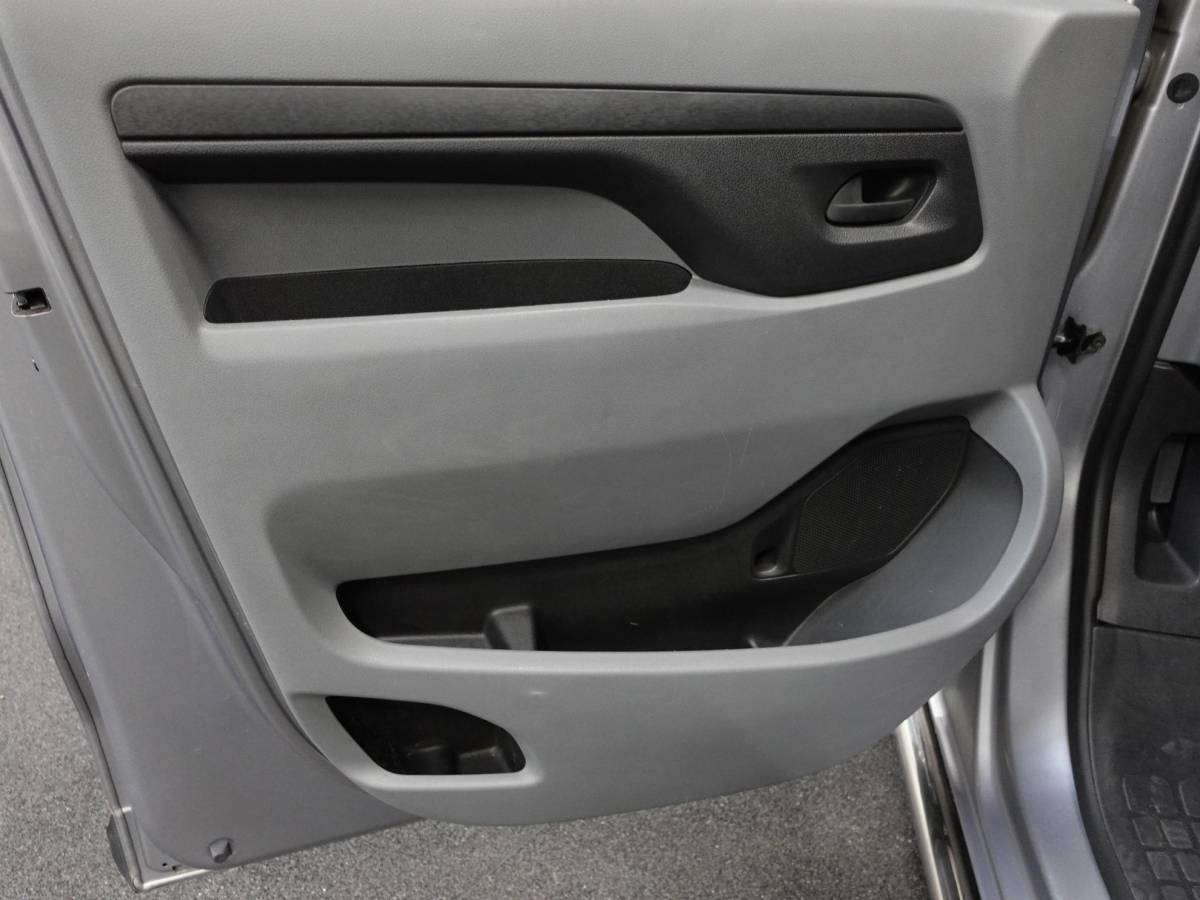 Toyota ProAce Toyota PROACE Shuttle 1.5 D-4D Navigator Long L3H1 9persoons PERSONENBUS Navigatie Parkeersensoren Carplay Cruise Control DAB