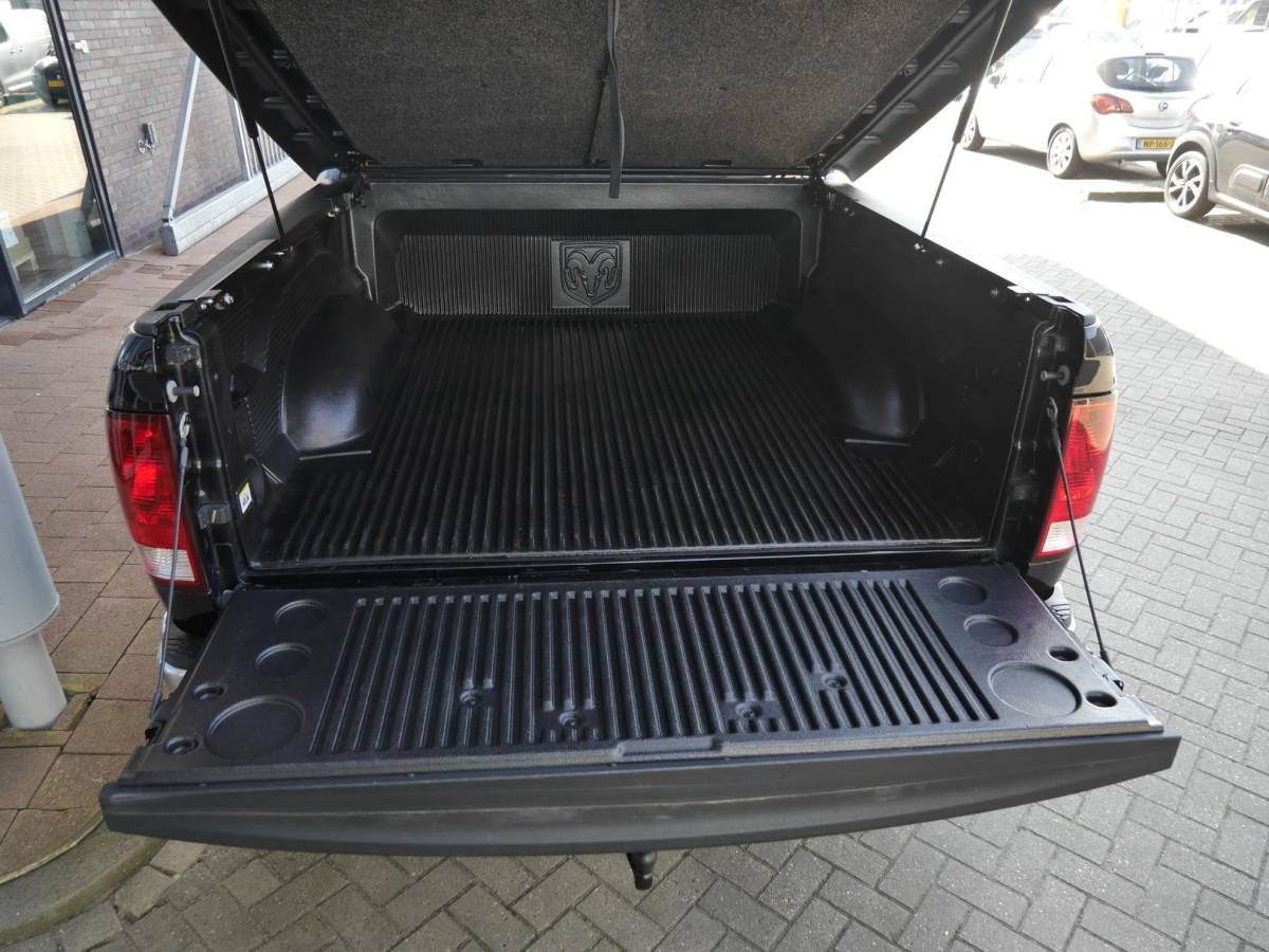 Dodge Ram 1500 Dodge Ram 1500 5.7 V8 4×4 Crew Cab 5’7 Sport | Dubbele cabine | 3500KG Trekgewicht | Camera voor en achter | Sidesteps | Climate control | Trekhaak | Navigatie | Stoel en stuurverwarming