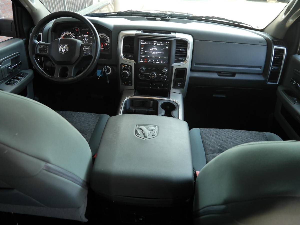 Dodge Ram 1500 Dodge Ram 1500 5.7 V8 4×4 Crew Cab 5’7 Sport | Dubbele cabine | 3500KG Trekgewicht | Camera voor en achter | Sidesteps | Climate control | Trekhaak | Navigatie | Stoel en stuurverwarming