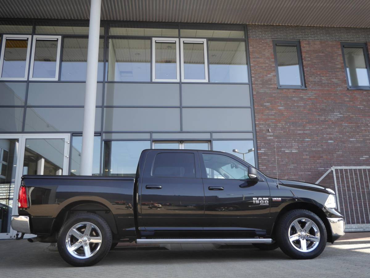 Dodge Ram 1500 Dodge Ram 1500 5.7 V8 4×4 Crew Cab 5’7 Sport | Dubbele cabine | 3500KG Trekgewicht | Camera voor en achter | Sidesteps | Climate control | Trekhaak | Navigatie | Stoel en stuurverwarming