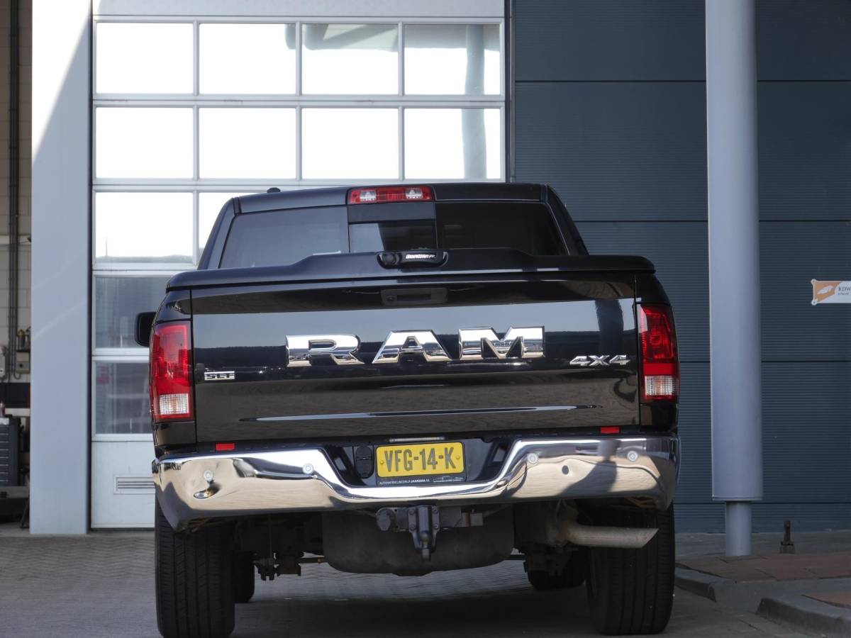 Dodge Ram 1500 Dodge Ram 1500 5.7 V8 4×4 Crew Cab 5’7 Sport | Dubbele cabine | 3500KG Trekgewicht | Camera voor en achter | Sidesteps | Climate control | Trekhaak | Navigatie | Stoel en stuurverwarming