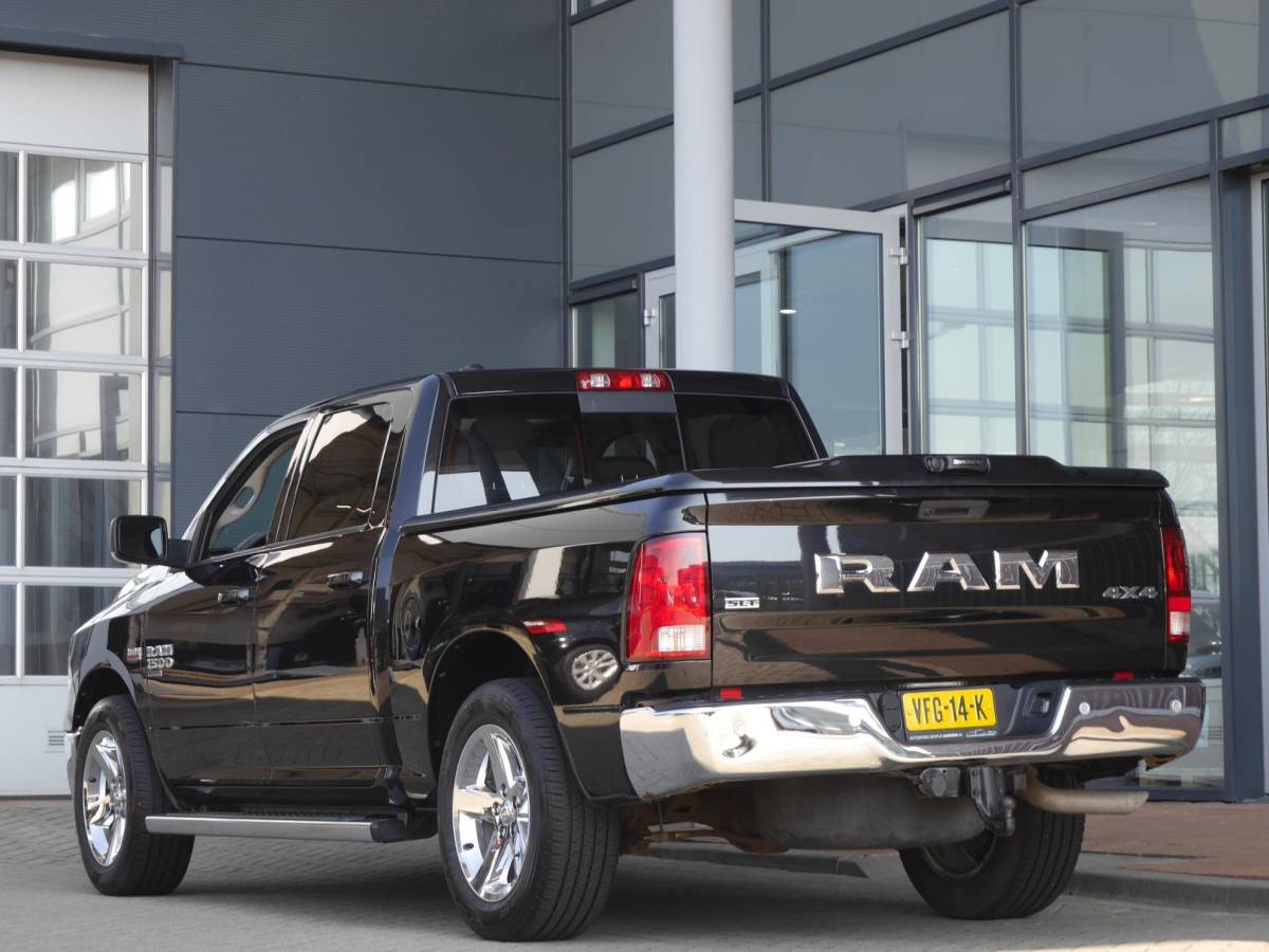 Dodge Ram 1500 Dodge Ram 1500 5.7 V8 4×4 Crew Cab 5’7 Sport | Dubbele cabine | 3500KG Trekgewicht | Camera voor en achter | Sidesteps | Climate control | Trekhaak | Navigatie | Stoel en stuurverwarming