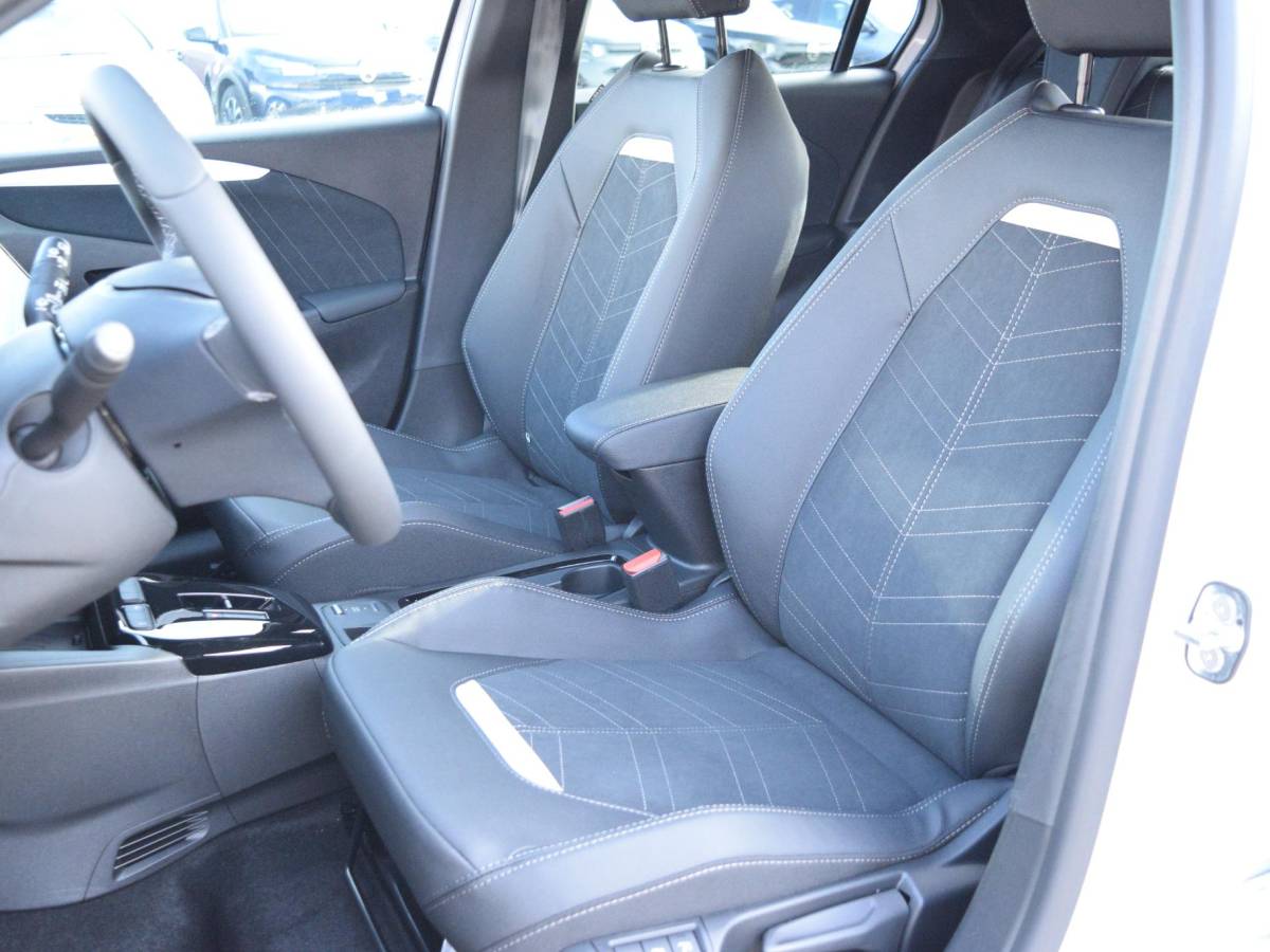 Opel Corsa Opel Corsa 1.2 Turbo Hybrid GS MASSAGEFUNCTIE | CAMERA MET SENSOREN | NAVI & CARPLAY | WINTERPAKKET |