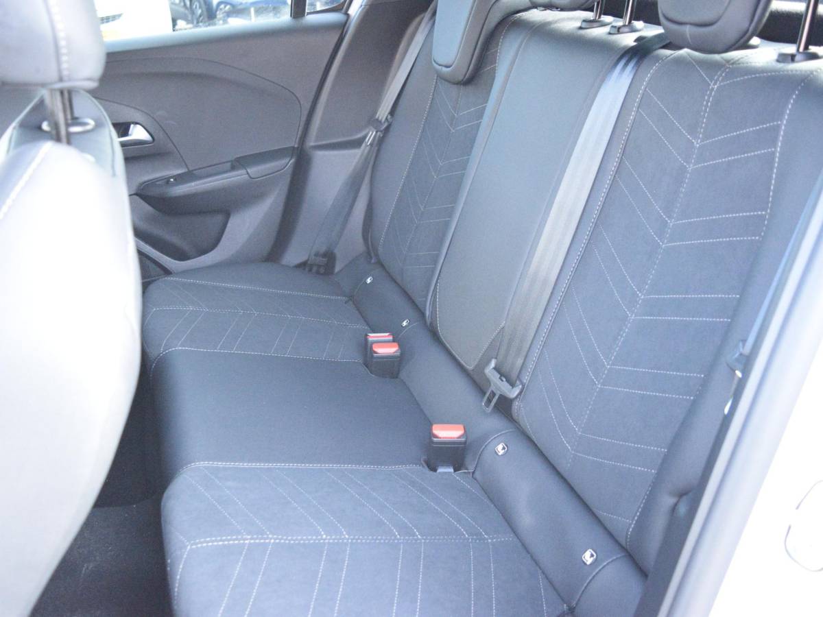 Opel Corsa Opel Corsa 1.2 Turbo Hybrid GS MASSAGEFUNCTIE | CAMERA MET SENSOREN | NAVI & CARPLAY | WINTERPAKKET |