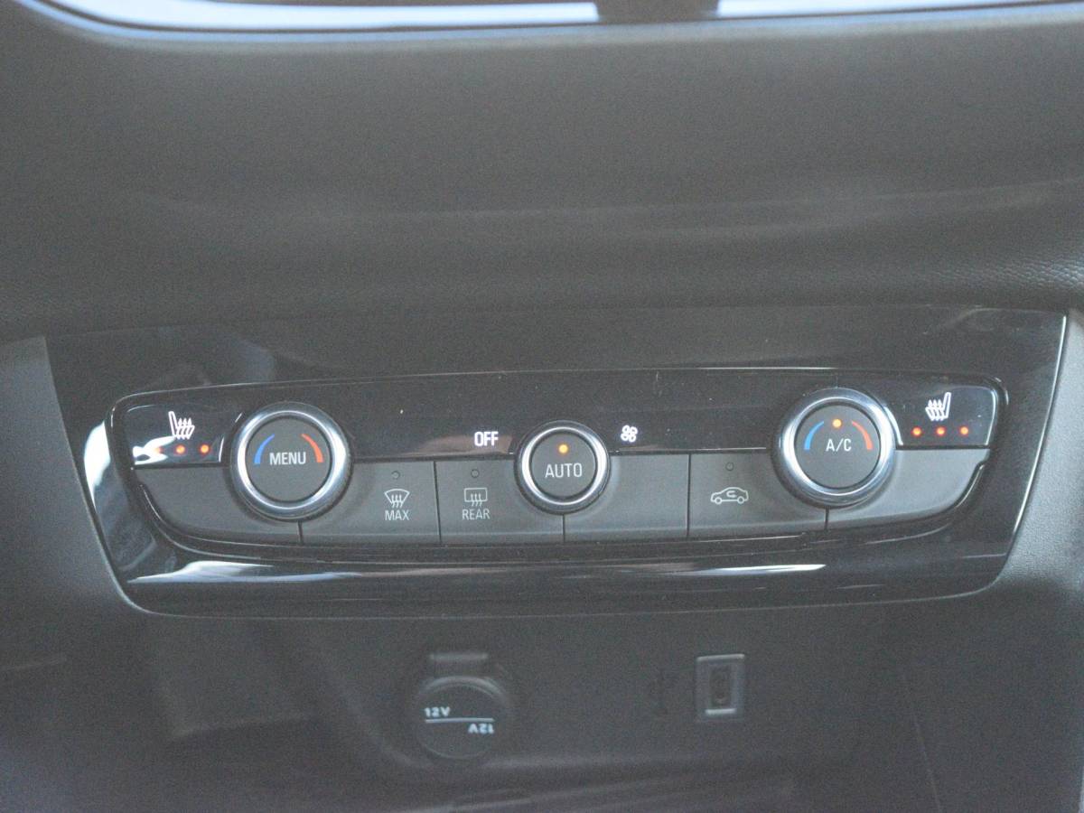 Opel Corsa Opel Corsa 1.2 Turbo Hybrid GS MASSAGEFUNCTIE | CAMERA MET SENSOREN | NAVI & CARPLAY | WINTERPAKKET |