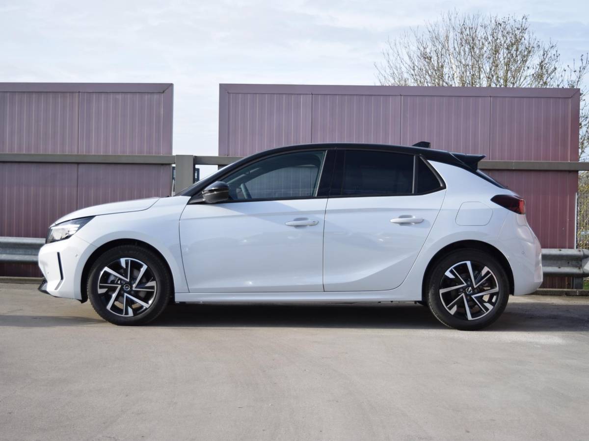 Opel Corsa Opel Corsa 1.2 Turbo Hybrid GS MASSAGEFUNCTIE | CAMERA MET SENSOREN | NAVI & CARPLAY | WINTERPAKKET |