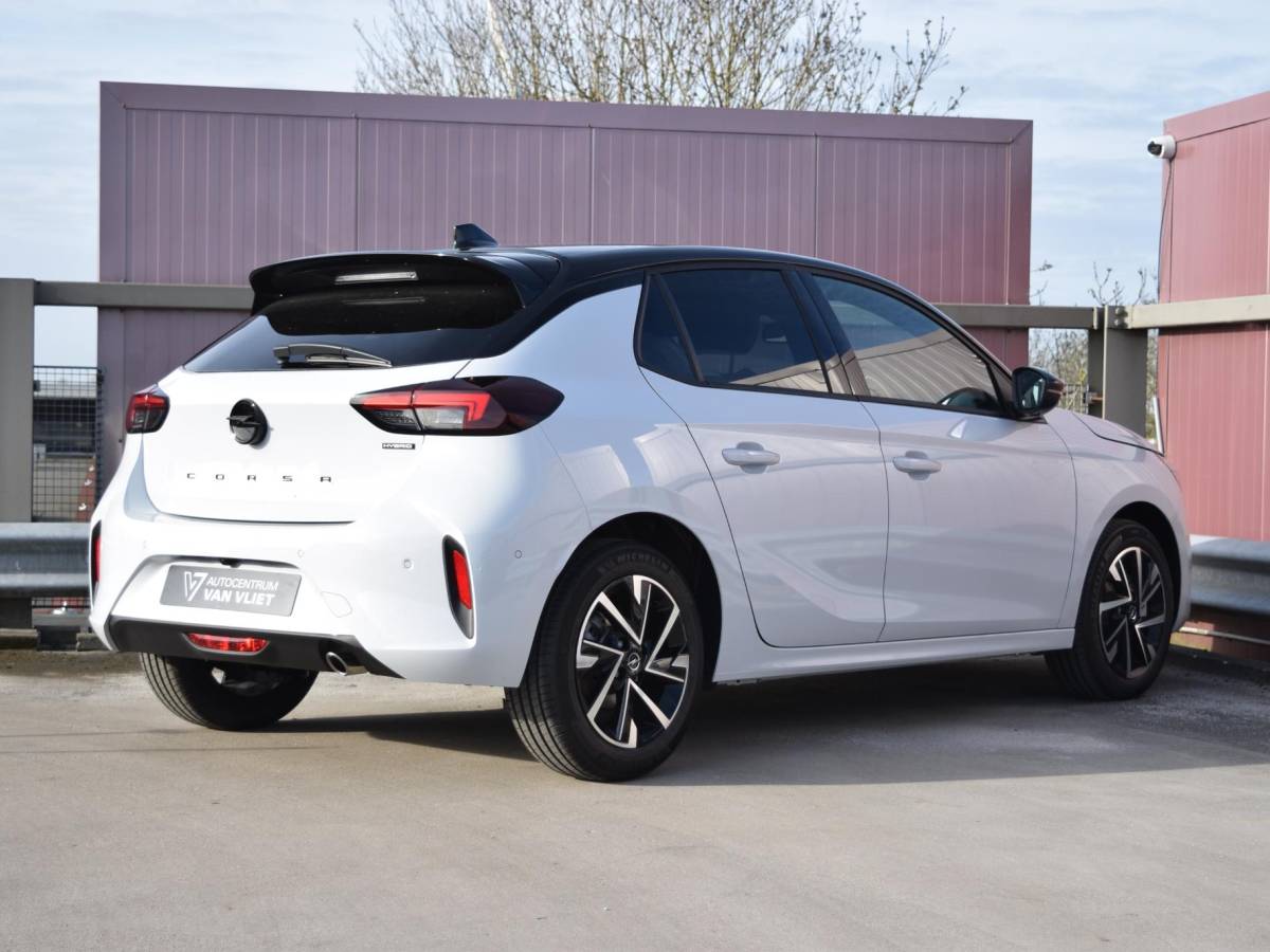 Opel Corsa Opel Corsa 1.2 Turbo Hybrid GS MASSAGEFUNCTIE | CAMERA MET SENSOREN | NAVI & CARPLAY | WINTERPAKKET |