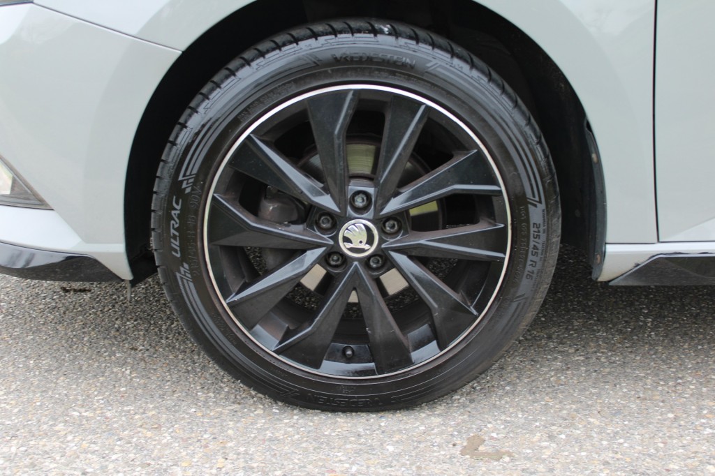 Škoda Fabia Skoda Fabia 1.2 TSI 90pk Monte Carlo ECC/BT/Lichtmet.velgen/Camera