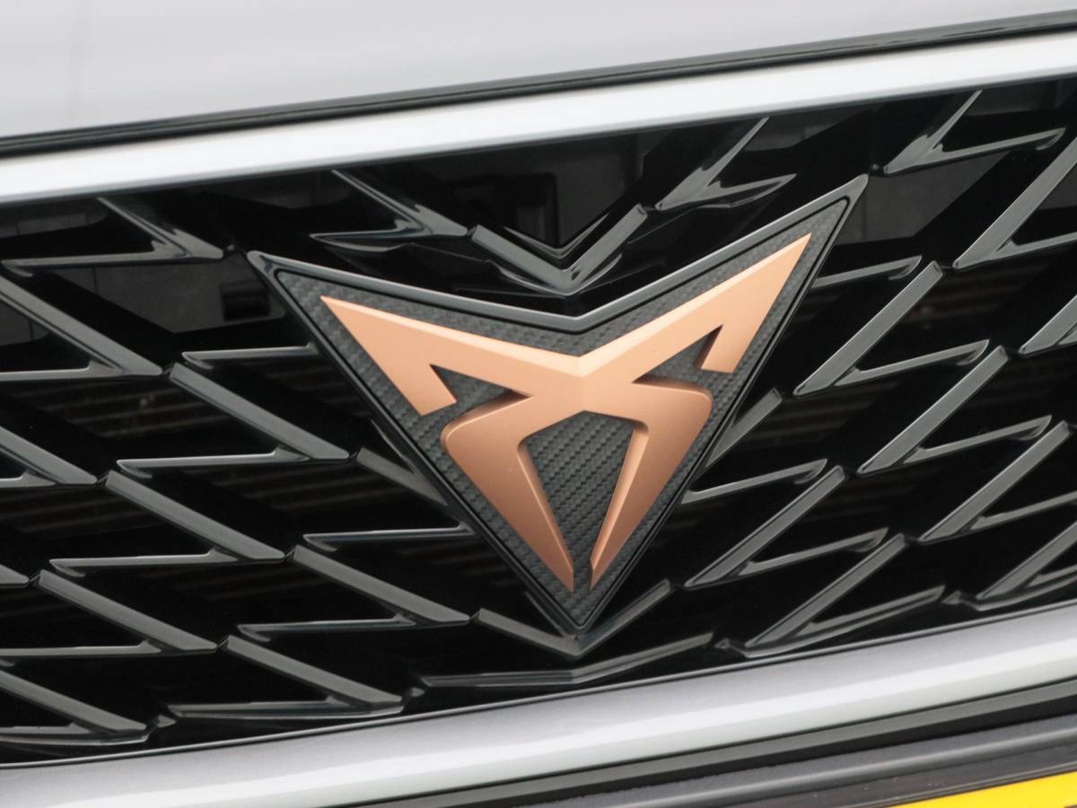 CUPRA Formentor CUPRA Formentor 1.4 e-Hybrid 204 Pk Essential | Stoel/Stuur Verwarming | Adaptive Cruise | Full LED | Navigatie | CarPlay | 19 Inch 89.657 Km !!