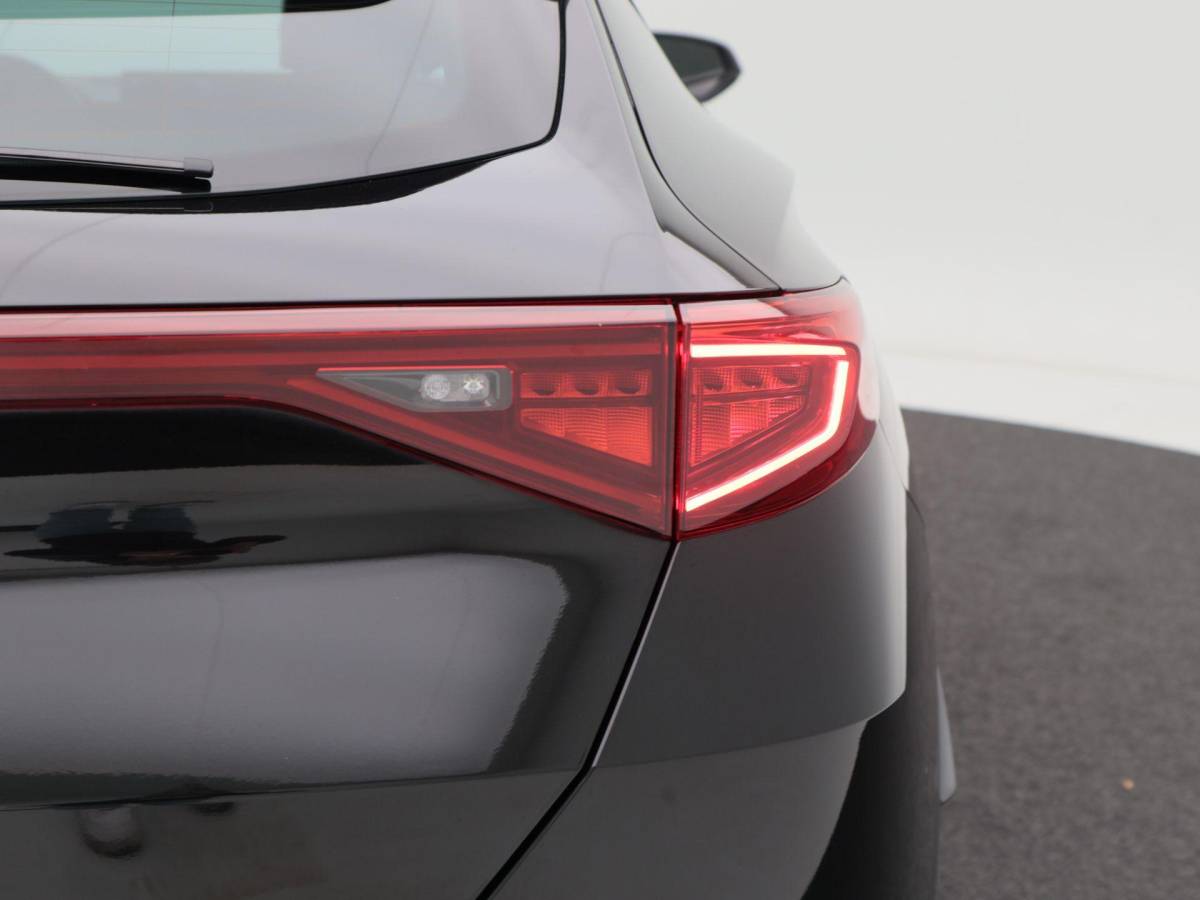 CUPRA Formentor CUPRA Formentor 1.4 e-Hybrid 204 Pk Essential | Stoel/Stuur Verwarming | Adaptive Cruise | Full LED | Navigatie | CarPlay | 19 Inch 89.657 Km !!