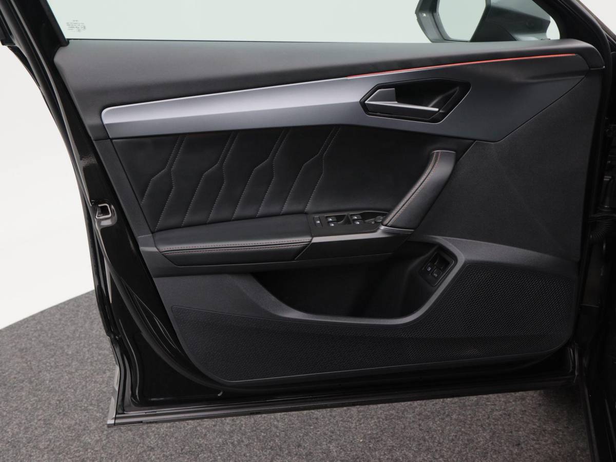CUPRA Formentor CUPRA Formentor 1.4 e-Hybrid 204 Pk Essential | Stoel/Stuur Verwarming | Adaptive Cruise | Full LED | Navigatie | CarPlay | 19 Inch 89.657 Km !!