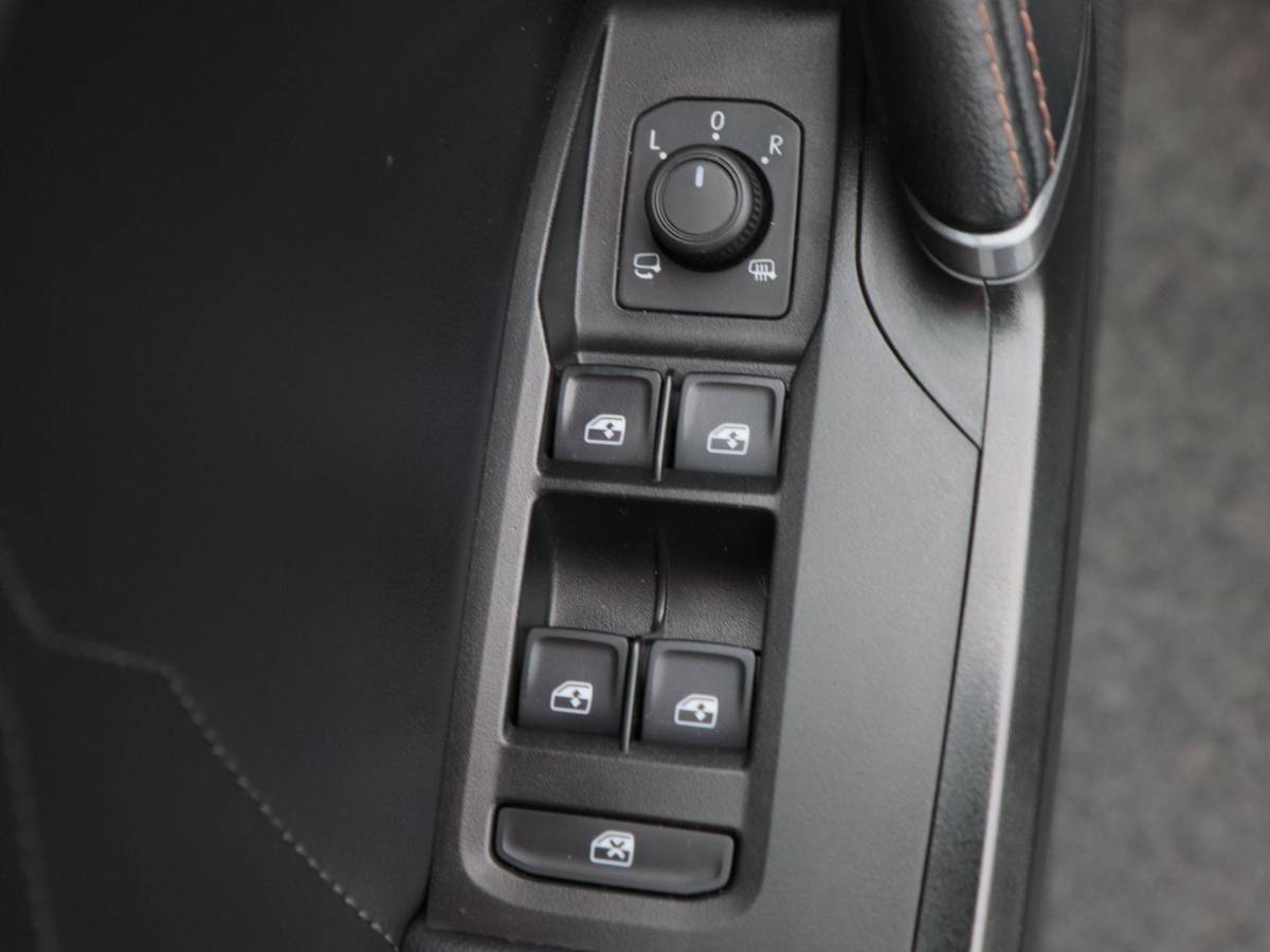 CUPRA Formentor CUPRA Formentor 1.4 e-Hybrid 204 Pk Essential | Stoel/Stuur Verwarming | Adaptive Cruise | Full LED | Navigatie | CarPlay | 19 Inch 89.657 Km !!