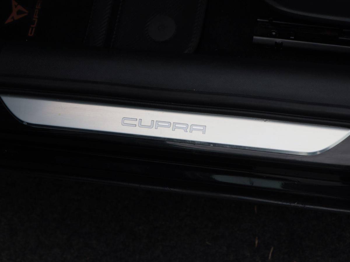 CUPRA Formentor CUPRA Formentor 1.4 e-Hybrid 204 Pk Essential | Stoel/Stuur Verwarming | Adaptive Cruise | Full LED | Navigatie | CarPlay | 19 Inch 89.657 Km !!