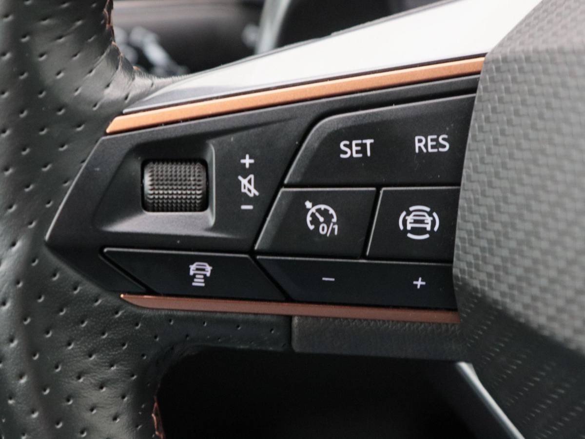 CUPRA Formentor CUPRA Formentor 1.4 e-Hybrid 204 Pk Essential | Stoel/Stuur Verwarming | Adaptive Cruise | Full LED | Navigatie | CarPlay | 19 Inch 89.657 Km !!