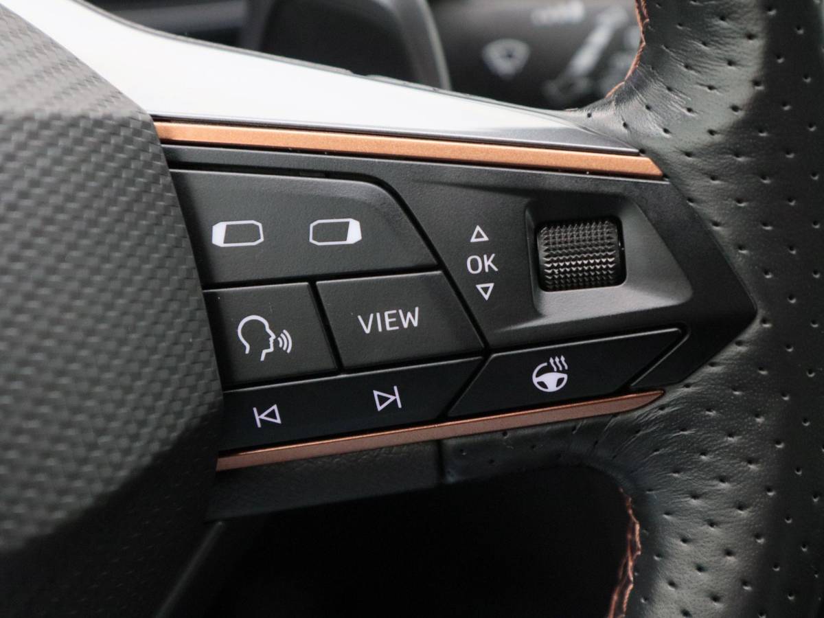 CUPRA Formentor CUPRA Formentor 1.4 e-Hybrid 204 Pk Essential | Stoel/Stuur Verwarming | Adaptive Cruise | Full LED | Navigatie | CarPlay | 19 Inch 89.657 Km !!