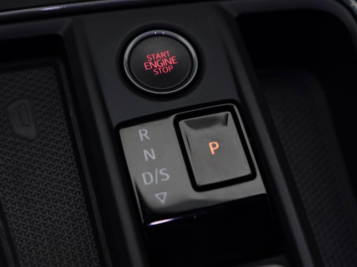 CUPRA Formentor CUPRA Formentor 1.4 e-Hybrid 204 Pk Essential | Stoel/Stuur Verwarming | Adaptive Cruise | Full LED | Navigatie | CarPlay | 19 Inch 89.657 Km !!