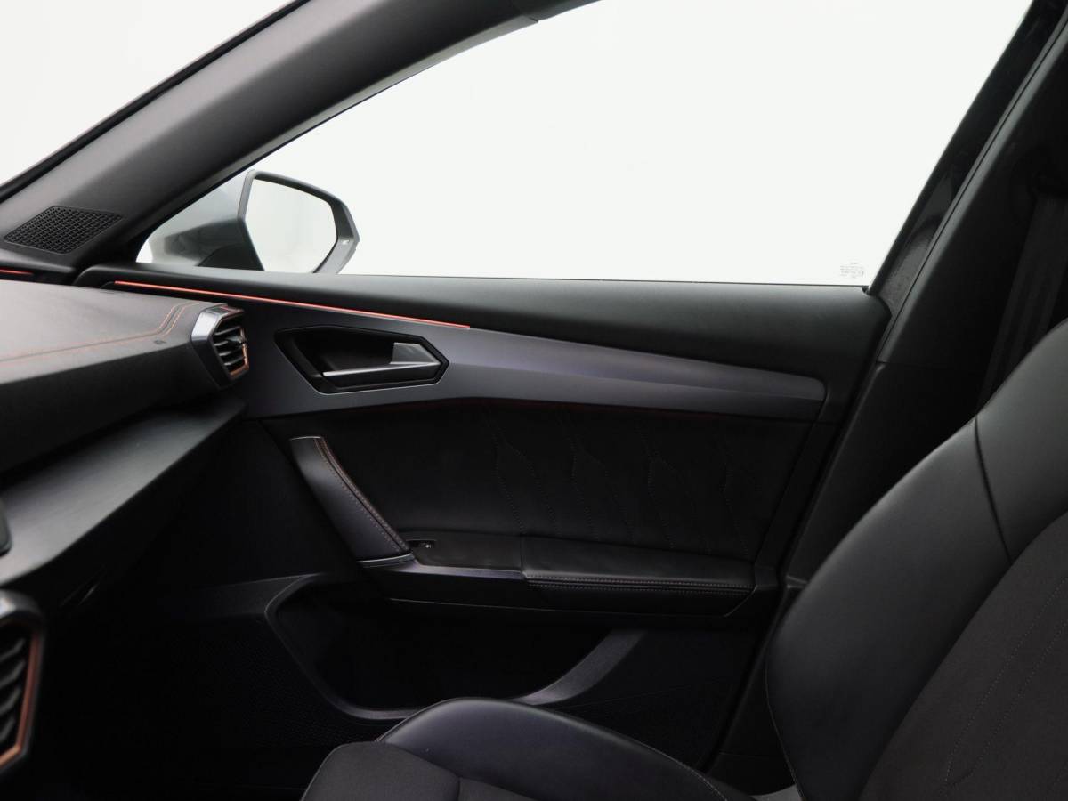 CUPRA Formentor CUPRA Formentor 1.4 e-Hybrid 204 Pk Essential | Stoel/Stuur Verwarming | Adaptive Cruise | Full LED | Navigatie | CarPlay | 19 Inch 89.657 Km !!