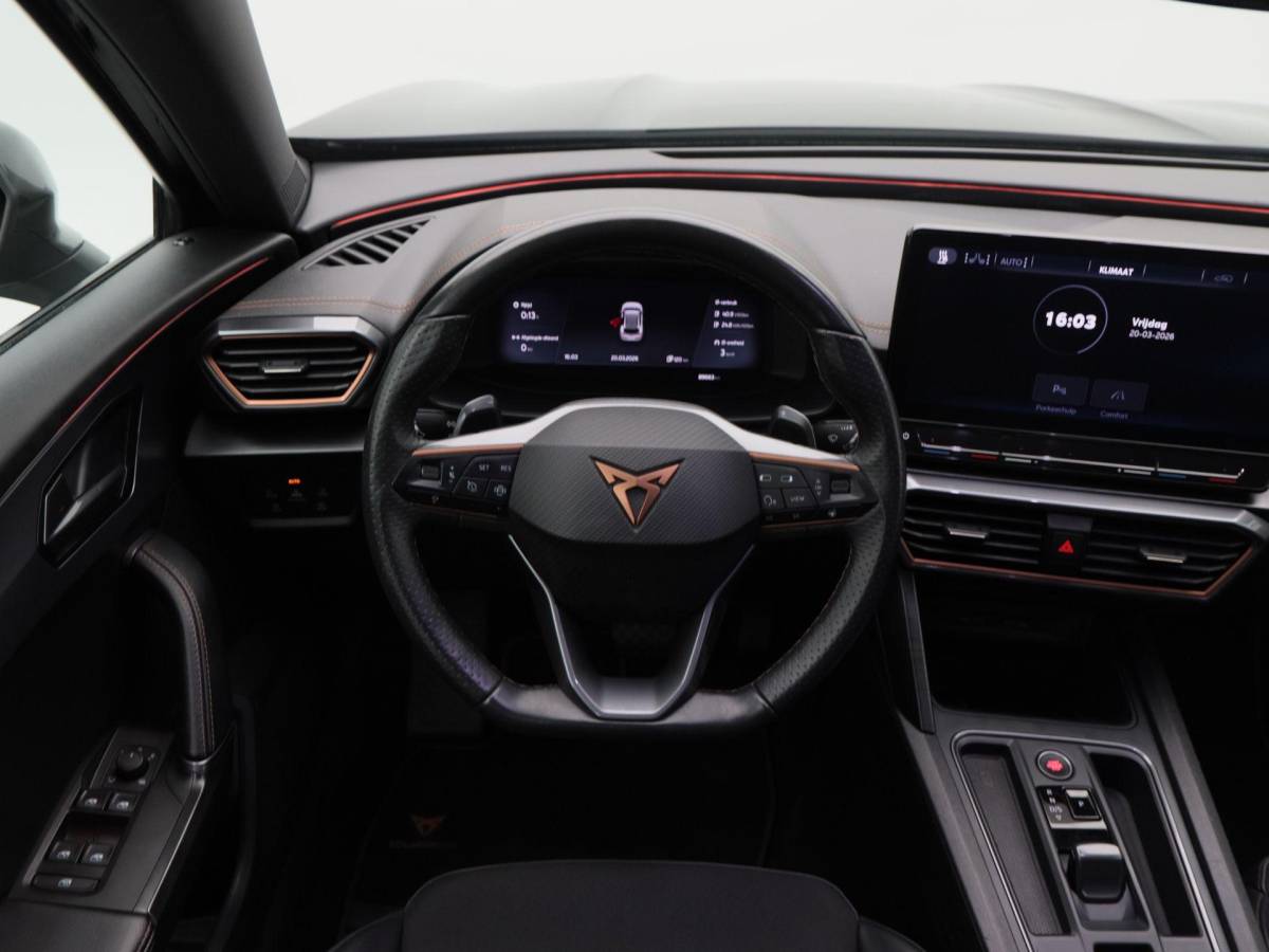 CUPRA Formentor CUPRA Formentor 1.4 e-Hybrid 204 Pk Essential | Stoel/Stuur Verwarming | Adaptive Cruise | Full LED | Navigatie | CarPlay | 19 Inch 89.657 Km !!