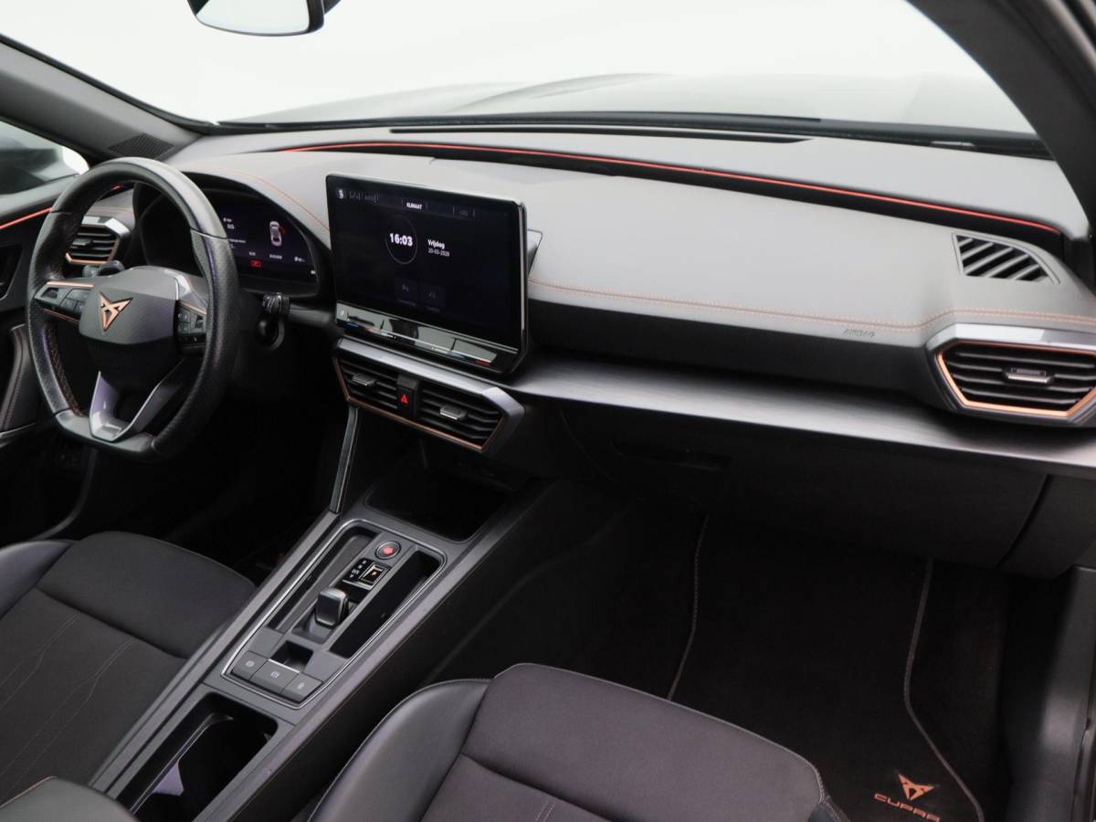 CUPRA Formentor CUPRA Formentor 1.4 e-Hybrid 204 Pk Essential | Stoel/Stuur Verwarming | Adaptive Cruise | Full LED | Navigatie | CarPlay | 19 Inch 89.657 Km !!