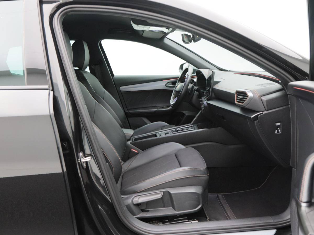 CUPRA Formentor CUPRA Formentor 1.4 e-Hybrid 204 Pk Essential | Stoel/Stuur Verwarming | Adaptive Cruise | Full LED | Navigatie | CarPlay | 19 Inch 89.657 Km !!