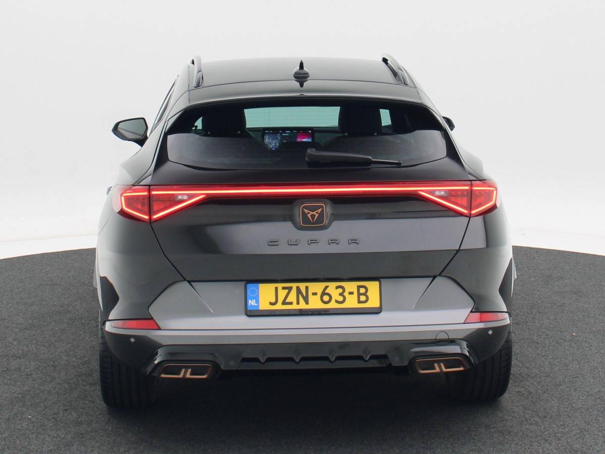 CUPRA Formentor CUPRA Formentor 1.4 e-Hybrid 204 Pk Essential | Stoel/Stuur Verwarming | Adaptive Cruise | Full LED | Navigatie | CarPlay | 19 Inch 89.657 Km !!