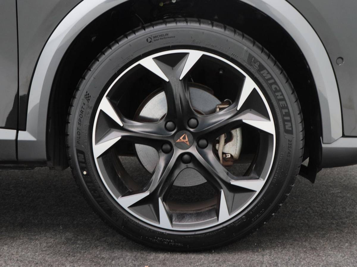 CUPRA Formentor CUPRA Formentor 1.4 e-Hybrid 204 Pk Essential | Stoel/Stuur Verwarming | Adaptive Cruise | Full LED | Navigatie | CarPlay | 19 Inch 89.657 Km !!