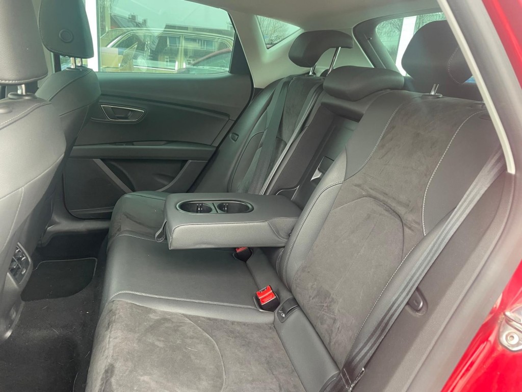 SEAT Leon Seat Leon 1.0 ECO TSI STYLE Business Intense Automaat! Pano Cruise Clima Carplay Alcantara